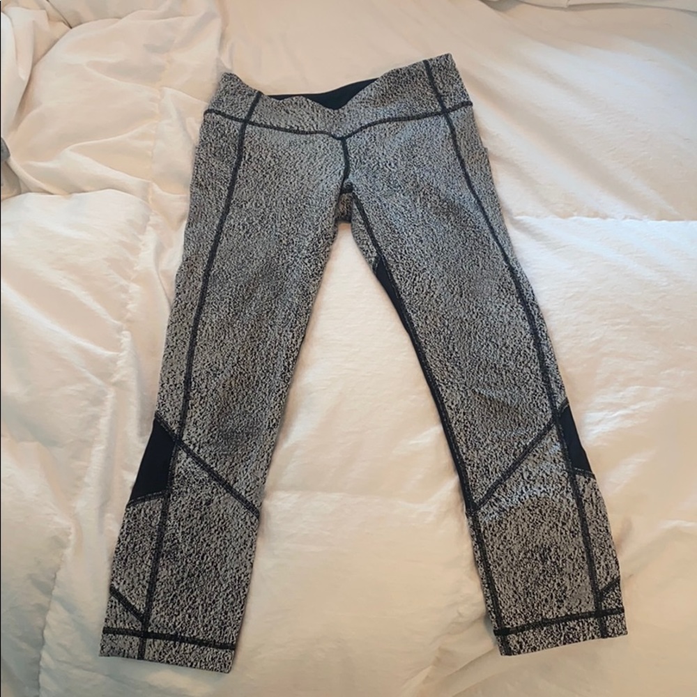 Lululemon Pace Rival Crop Black and white